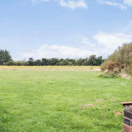 7 Bedroom Lovely In Nyaraló