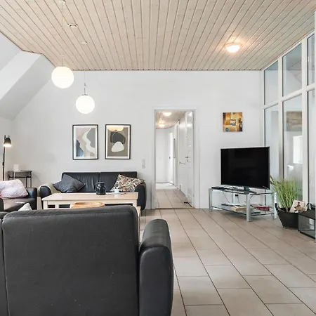 7 Bedroom Lovely In *