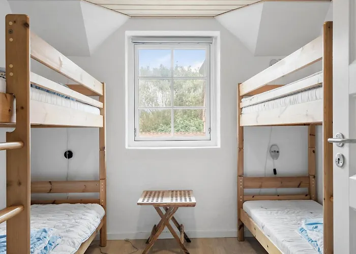 Dom wakacyjny 7 Bedroom Lovely In