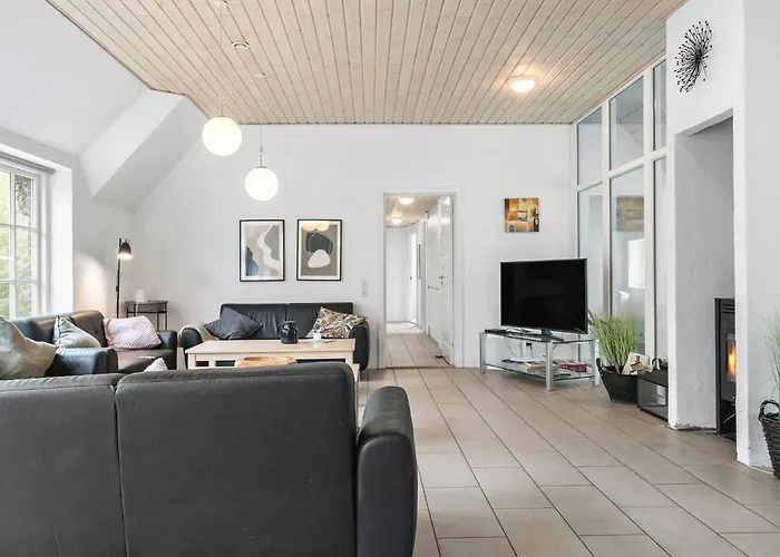 7 Bedroom Lovely In *