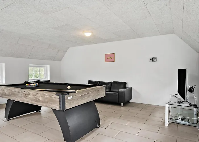 Dom wakacyjny 7 Bedroom Lovely In